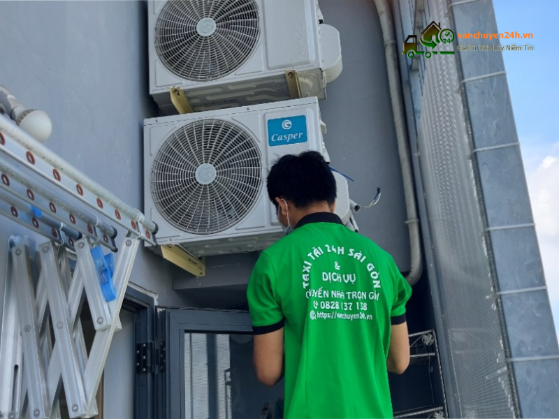 Đóng gói thiết bị điện tử cẩn thận Đóng gói an toàn khi tháo ráp vật dụng điện tử
