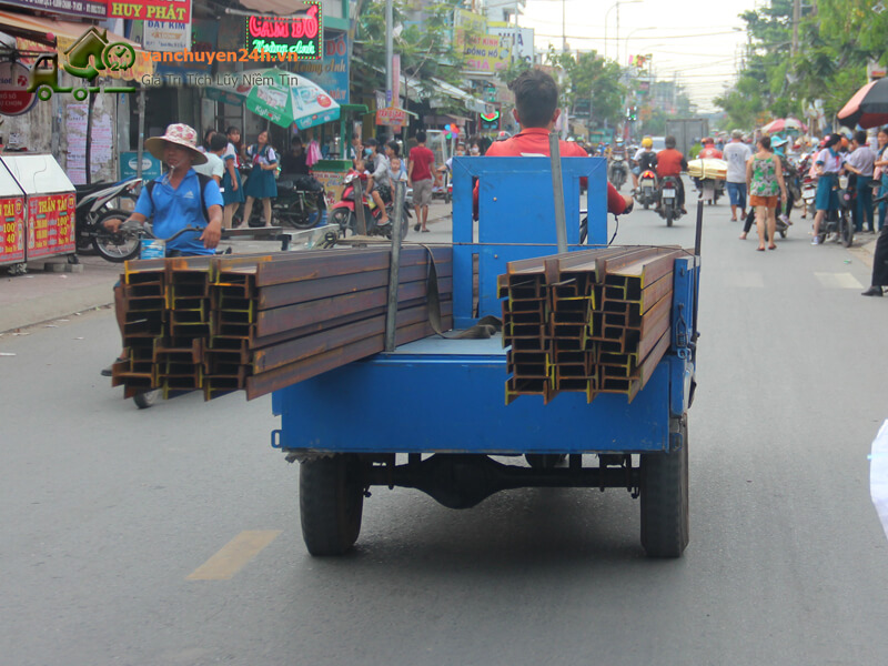 Xe ba gác thường chở được rất ít đồ Xe ba gác thường chở được rất ít đồ