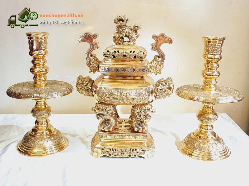 Cách bày đỉnh đồng từ xưa đến nay thường là đặt sau bát hương