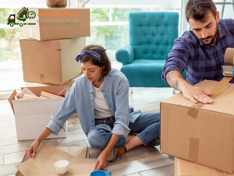 Xếp gọn đồ đạc trước khi chuyển nhà cao tầng để có sự gọn gàng và trật tự Xếp gọn đồ đạc trước khi chuyển nhà cao tầng để có sự gọn gàng và trật tự