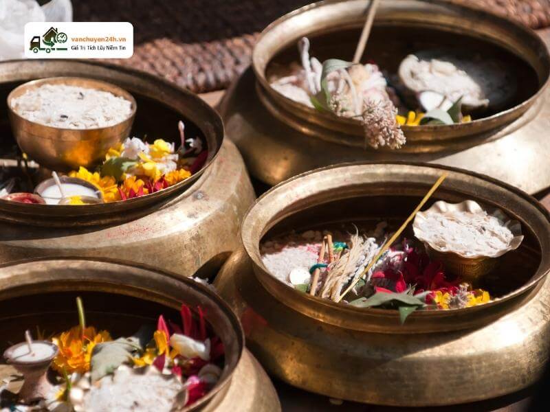 Sau khi đọc xong bài cúng chuyển trọ mới và đợi hương tàn sẽ hóa vàng Sau khi đọc xong bài cúng chuyển trọ mới và đợi hương tàn sẽ hóa vàng