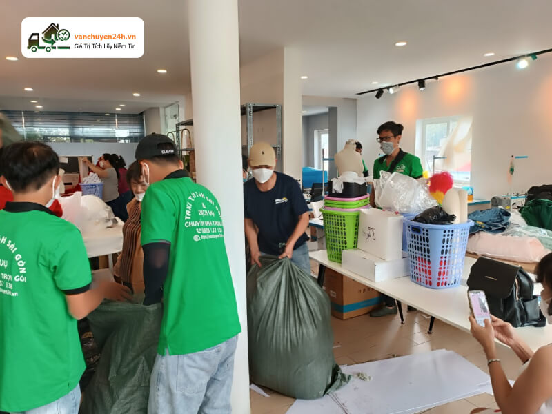 Những chú ý khi thuê dịch vụ vận chuyển kho hàng quần áo Những chú ý khi thuê dịch vụ vận chuyển kho hàng quần áo